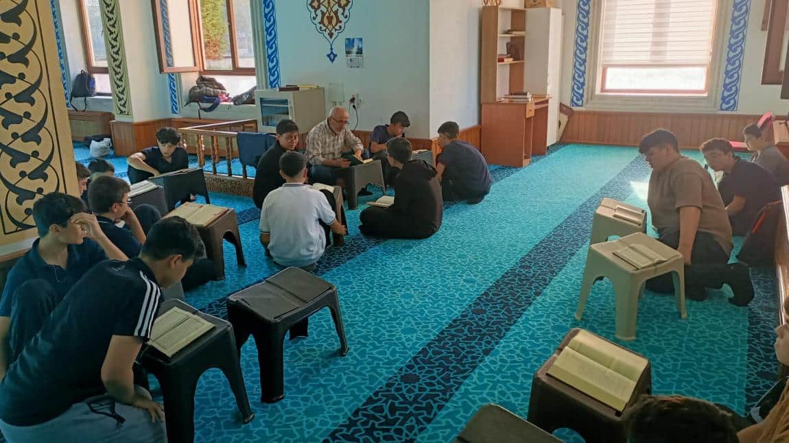 OKULUMUZDA HAFIZLIK PROJE ÖĞRENCİLERİNE YÖNELİK ÇALIŞMALAR HIZLA DEVAM EDİYOR